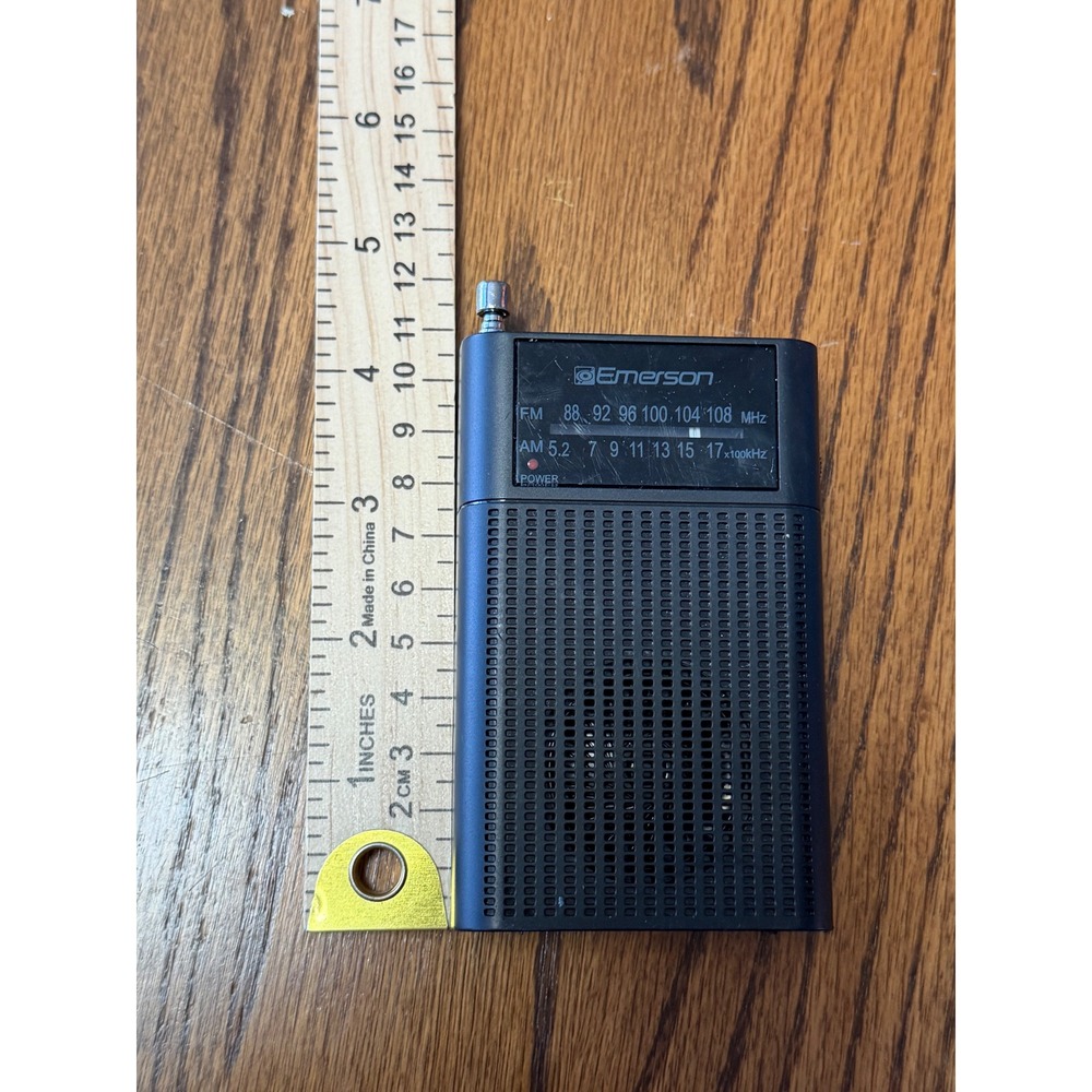 Emerson ER-7000 Portable AM/FM Radio Handheld Pocket Battery Operated Black - Picture 3 of 3